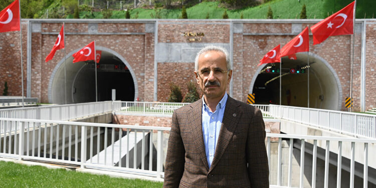 Yeni Zigana Tüneli'nden 1 yılda 1,7 milyon araç geçti