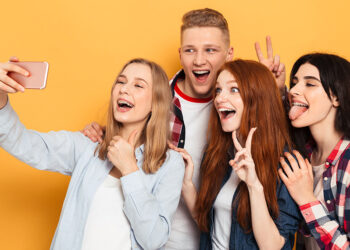 Yeni nesil dikkat çekmek için mi yaşıyor?