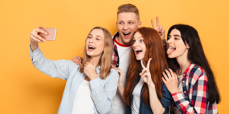 Yeni nesil dikkat çekmek için mi yaşıyor?