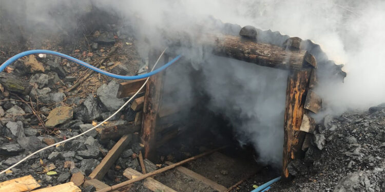 Kaçak maden ocaklarında 44 madenci öldü