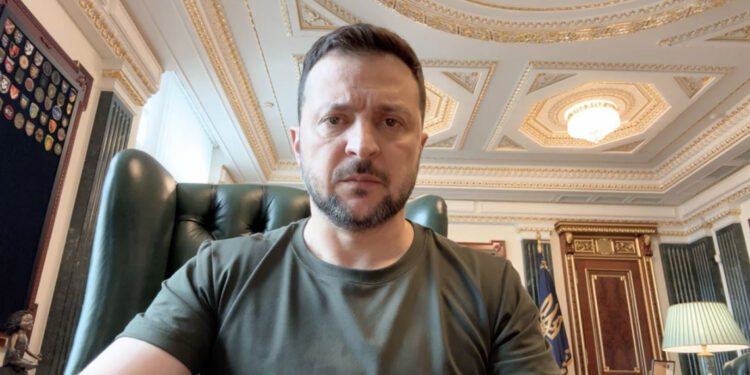 Zelenski: Harkiv'e giren işgalci tüm araçlarla yok ediliyor