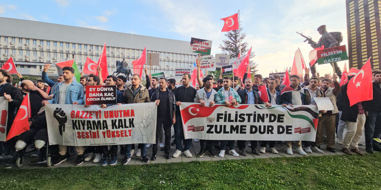 İsrail'in Refah'ta çadırlara bombalı saldırı düzenlemesine tepki