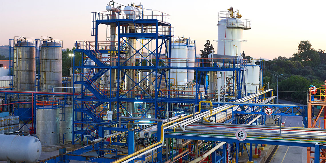 Akkök Holding 340 milyon dolarlık yeni yatırım planladığını duyurdu. Grubun performansını ve hedeflerini değerlendiren Akkök Holding CEO'su Gökşin Durusoy, 2023'ün enflasyondan arındırılmış büyümesinin ise yüzde 18 olduğunu belirtti.