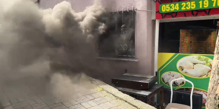 Avcılar'da restoran yangını