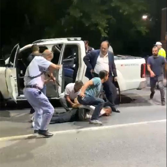 Ankara Cumhuriyet Başsavcılığı'ndan yapılan açıklamaya göre, Ayhan Bora Kaplan soruşturmasında 4 emniyet mensubu gözaltına alındı.