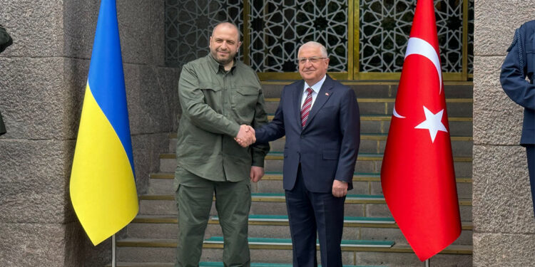 Bakan Güler, Ukrayna Savunma Bakanı ile görüştü