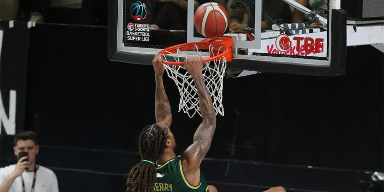 Beşiktaş Emlakjet Manisa Büyükşehir Belediye Spor; 92-74