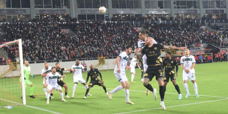 Çorum FK Kocaelispor'u 2-1 yendi