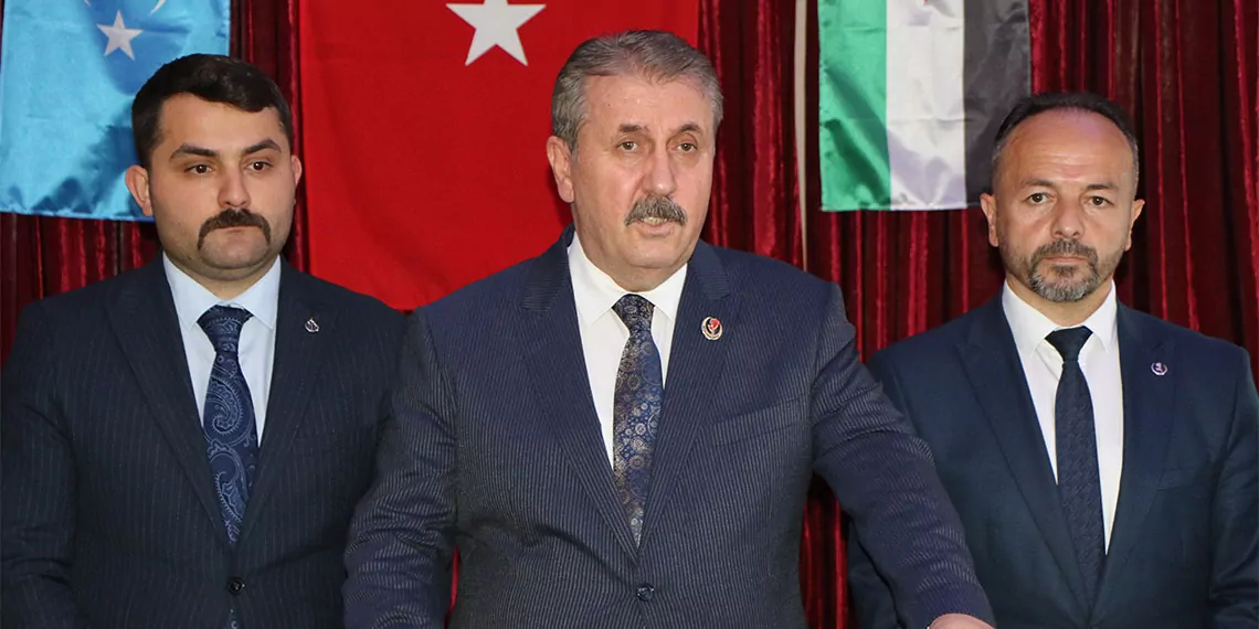 Büyük birlik partisi (bbp) genel başkanı mustafa destici, "siyasi partilere haksız bir şekilde verilen, ölçüsüz bir şekilde verilen bu hazine yardımının tasarruf tedbirleri kapsamında kaldırılması gerekiyor" dedi.