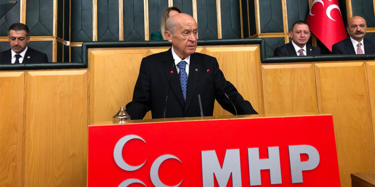 Birkaç emniyet müdürünün açığa alınmasıyla geçiştirilemeyecek bir komplo devrede