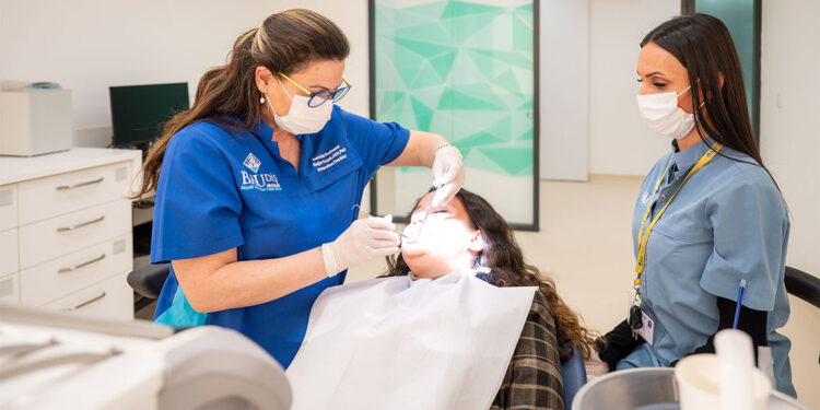 Bilinçsiz diş beyazlatma işlemine karşı uyarı