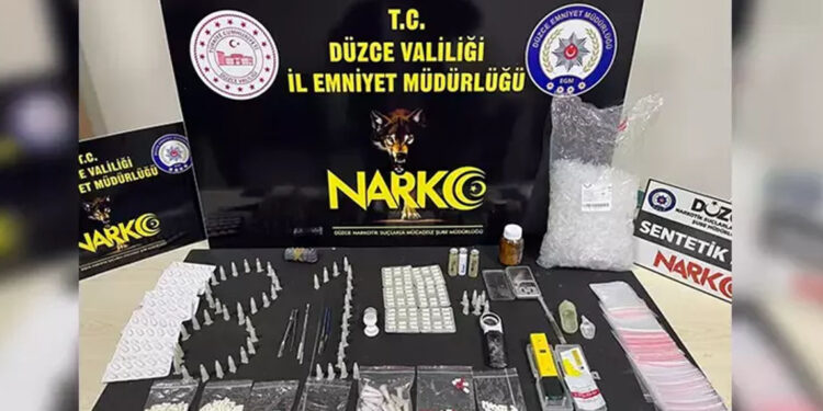 Evinde uyuşturucu imal eden kimyager gözaltına alındı