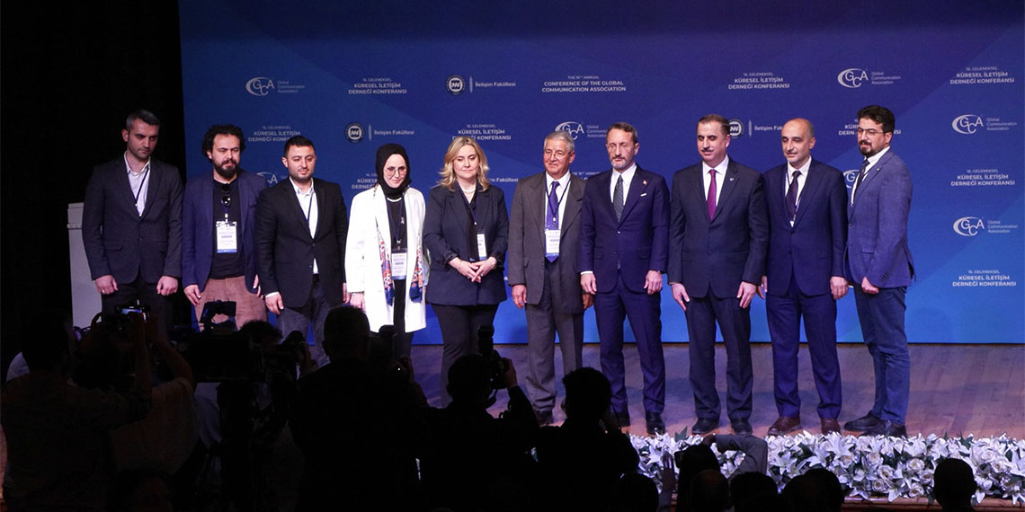 Cumhurbaşkanlığı İletişim Başkanı Fahrettin Altun, "Biz bugün insanlık olarak bir Frankenstein Sendromu yaşıyoruz. Bugün insanlık, kendi eliyle ürettiği teknolojilerin vesayeti altına girmiş durumdadır" dedi.