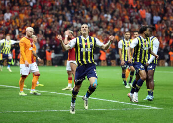 Fenerbahçe şampiyonluk şansını son haftaya taşıdı