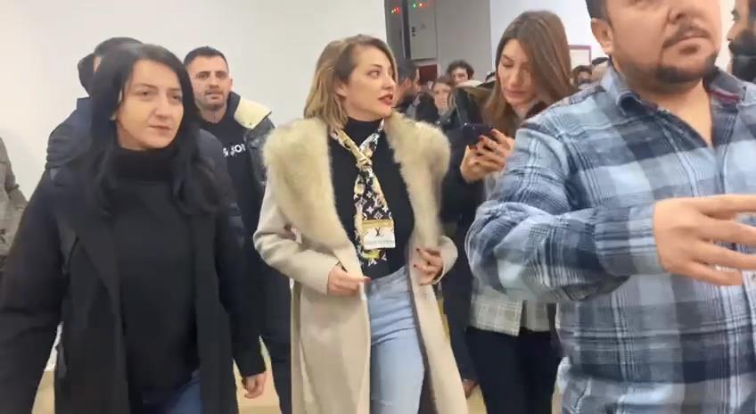 Avukat Feyza Altun sosyal medyadaki şeriatla ilgili paylaşımı nedeniyle yargılandığı davada 'Halkı kin ve düşmanlığa alenen tahrik etme' suçundan 9 ay hapis cezasıyla cezalandırıldı.