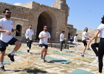 Tarihi Hasankeyf Kalesi'nde pilates yaptılar