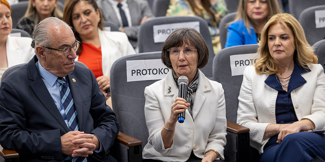 Hemşireliğin kutsal bir meslek olduğunu belirten Fenerbahçe Üniversitesi Sağlık Bilimleri Fakültesi Dekanı Prof. Dr. Muazzez Garipağaoğlu, “Ülkemizin ve dünyanın hemşirelik mesleğine çok ihtiyacı var” dedi.