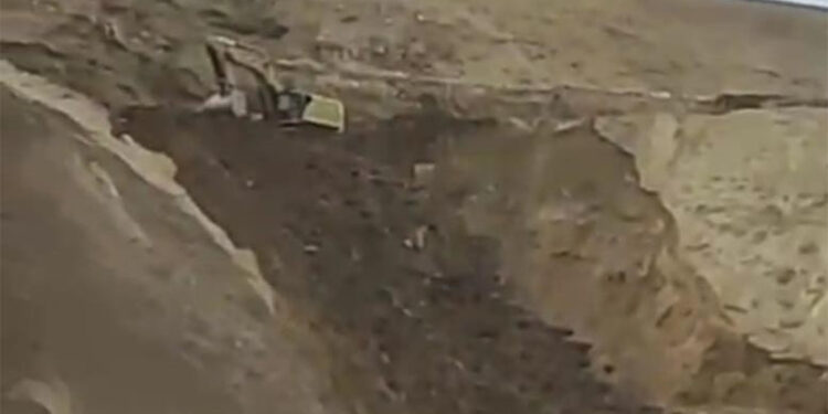 Erzincan'ın İliç ilçesinde yeni bir toprak kayması yaşandı