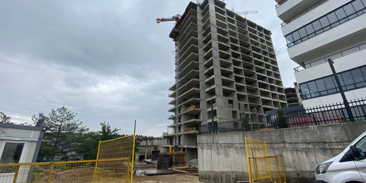 Ankara'da inşaattan düşen işçi hayatını kaybetti