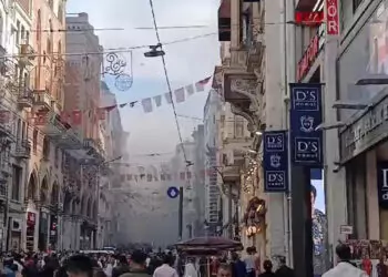 İstiklal caddesi'nde mağazada yangın