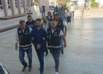 Aydın'da kıskaç-15 operasyonunda gözaltına alınanlar adliyede