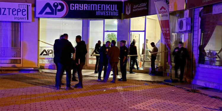 2.5 saat arayla tartıştığı arkadaşlarından birini öldürdü, diğeri yaralandı