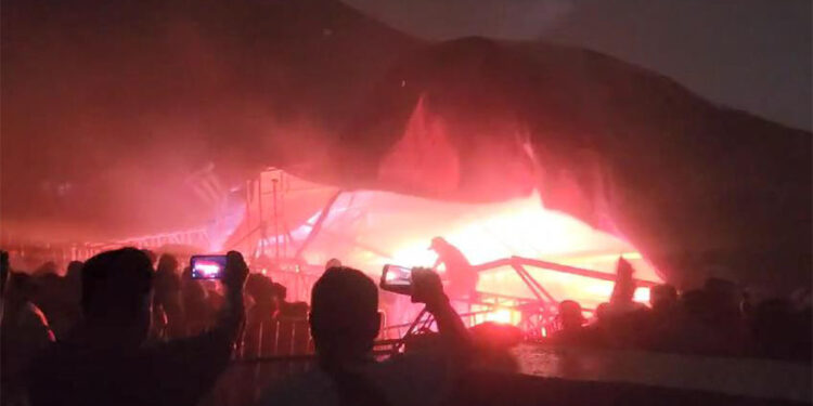 Miting sırasında sahne çöktü; 9 ölü, 50 yaralı