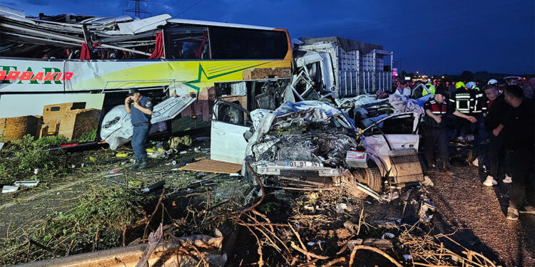 Mersin'deki kazada tutuklanan şoför; Zemin ıslak olunca hakimiyetimi kaybettim