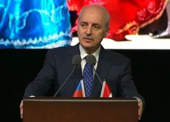 Azerbaycan'ın tarihi başarılarını takdirle takip ediyoruz