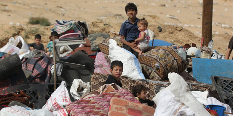 İnsani yardımlar azaldı; Aileler Refah'tan kaçıyor