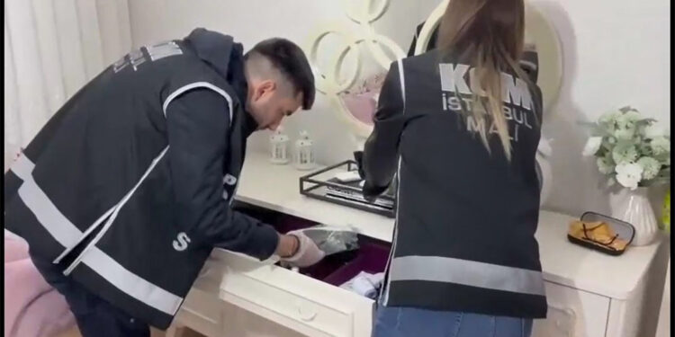 Silivri'de tefecilik operasyonu; 5 gözaltı