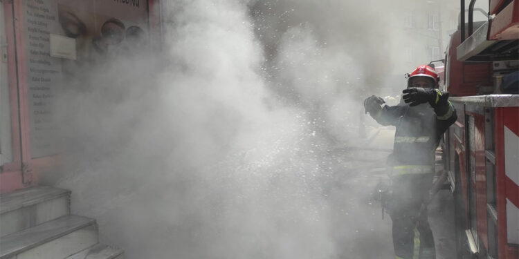 Şişli'de depoda yangın