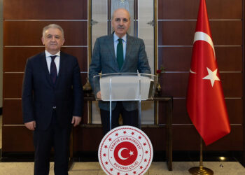 Kurtulmuş, Türkiye'nin Astana Büyükelçiliği'ni ziyaret etti
