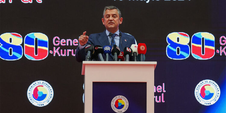 Anayasa gündeme sis etkisi yapmaktadır