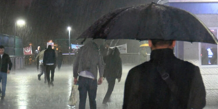 Ankara'da gök gürültülü kuvvetli yağış bekleniyor