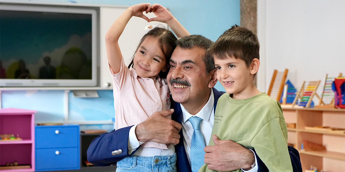 Yeni müfredat onaylandı; Milli Eğitim Bakanı Yusuf Tekin yeni müfredata onay verdi.