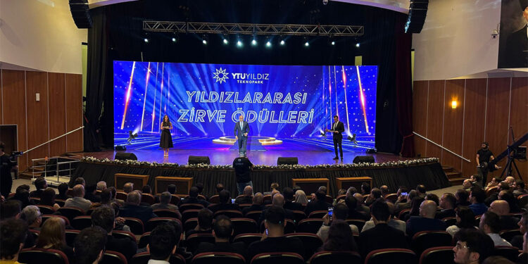 ‘Yıldızlararası Zirve Ödülleri’ sahiplerini buldu