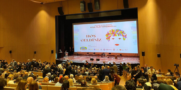 ‘Kıyıdaki Kadınlar’ yarışmasında 4 kısa film ödüllendirildi