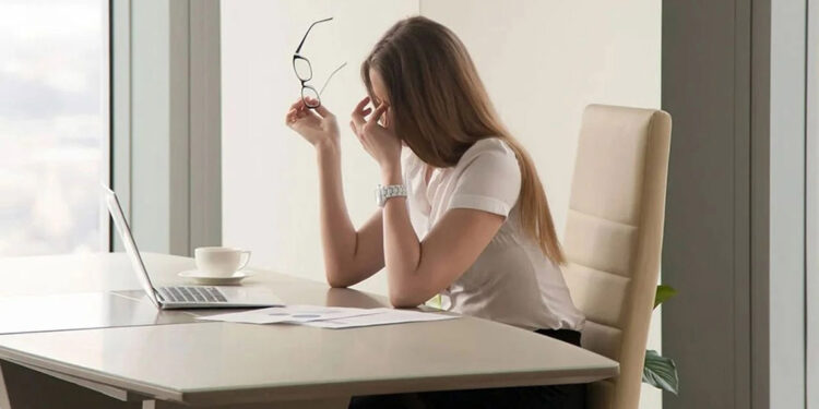 ‘Sürekli oturarak çalışmak fıtık riskini artırabilir’