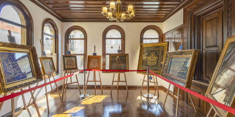 ‘Tarihin Akışında Meşhur Hattatlar’ sergisi ziyarete açıldı