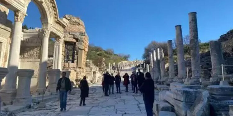 1 milyon 111 bin 957 kişi müze ve ören yerlerini ziyaret etti