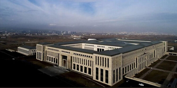 1 yılda 118 bin 683 kişi MİT'e yardım teklif etti