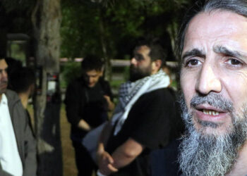 180 bin afiş ile gençleri İsrail'i protestoya davet ettiler