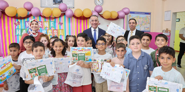 20 milyonu aşkın öğrenci karnelerini aldı