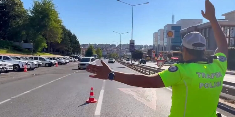 24 saatte 824 trafik kazasında, 6 kişi öldü, 1327 kişi yaralandı