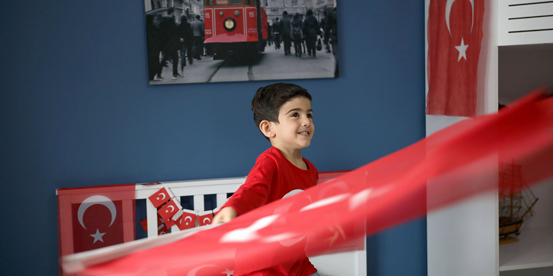 4 yaşındaki Toprak'ın 'Türk bayrağı' tutkusu