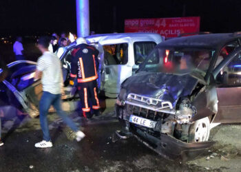 Malatya'da 2 hafif ticari araç çarpıştı; 1 ölü 3 yaralı