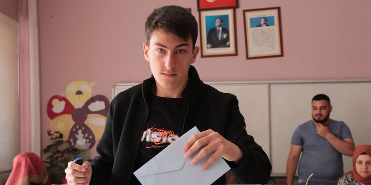 Pınarbaşı'nda seçmenler sandık başına gitti