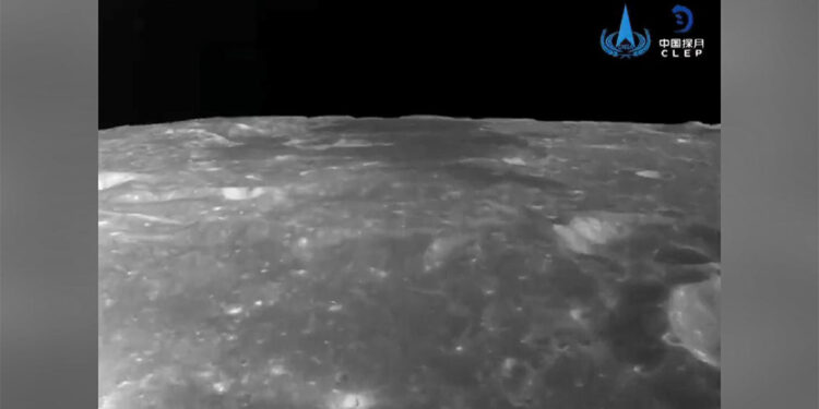 Keşif aracı, Ay'ın uzak tarafına iniş yaptı