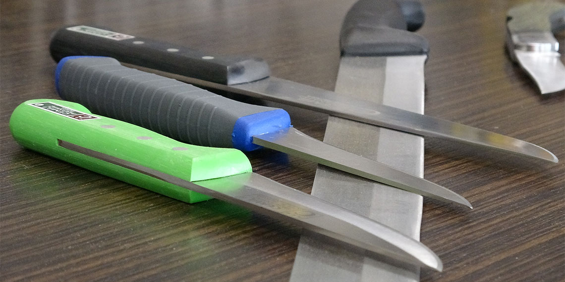 Bursa Bıçakçılar Derneği Başkanı Fatih Adliğ'den bayramda acemi kasaplara bıçak uyarısı.